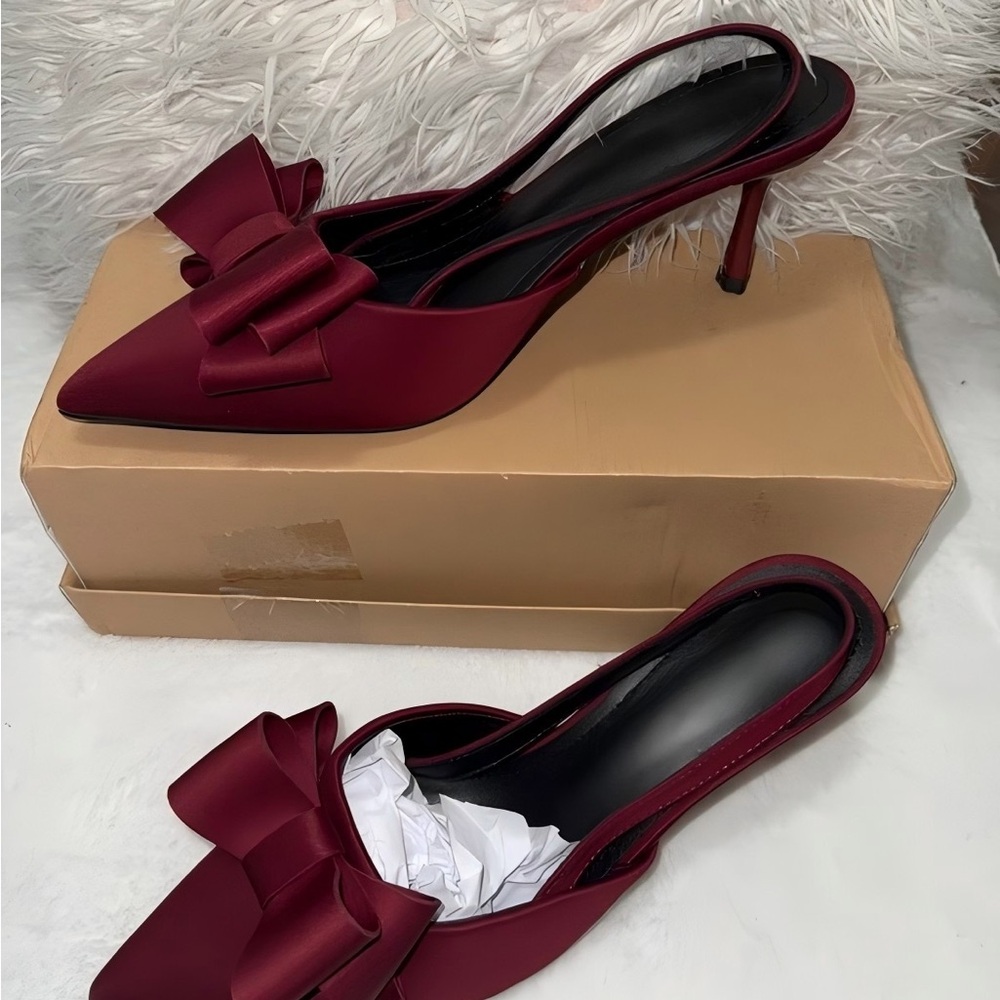 Lulu-B Maroon Bow Accent Heels
